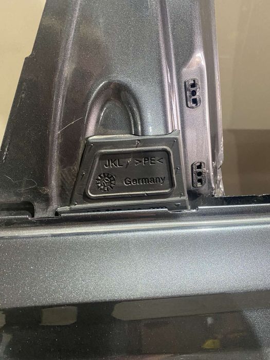 Продам задні праві двері з Audi q7