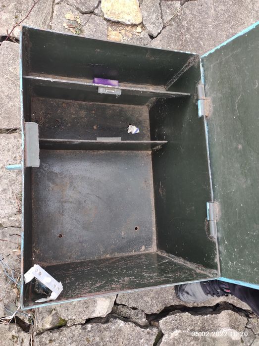 Сейф радянський касовий, кріпиться до підлоги