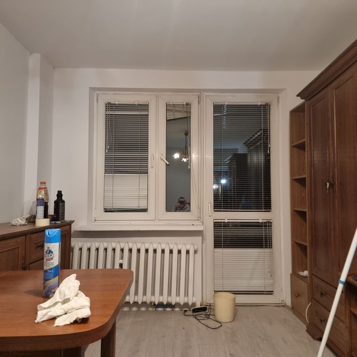 Meble pokojowe ze stołem