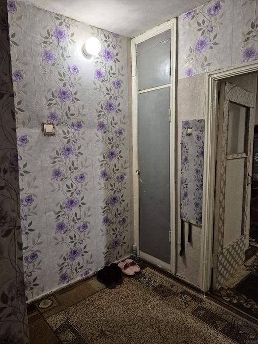 Продам двох кімнатну квартиру в 16 квартирному будинку