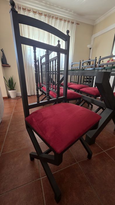 Conjunto de Sala de Jantar – Mesa em Ferro Fundido com Vidro + 8 Cadei