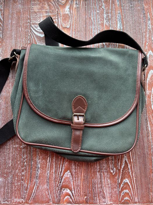 Жіноча сумка на довгій ручці зеленого кольору