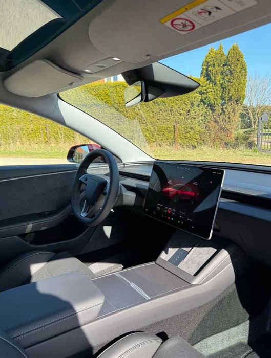 Tesla Model 3 2025