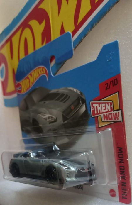 17 Nissan GT-R R35 hot wheels