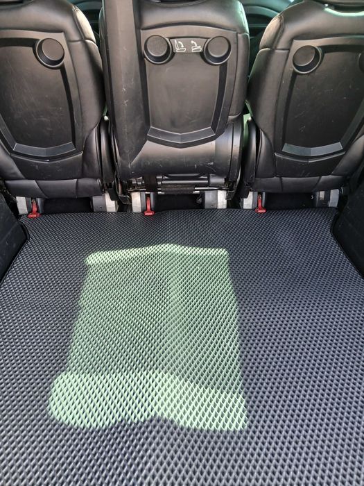 Автомобіль мінівен