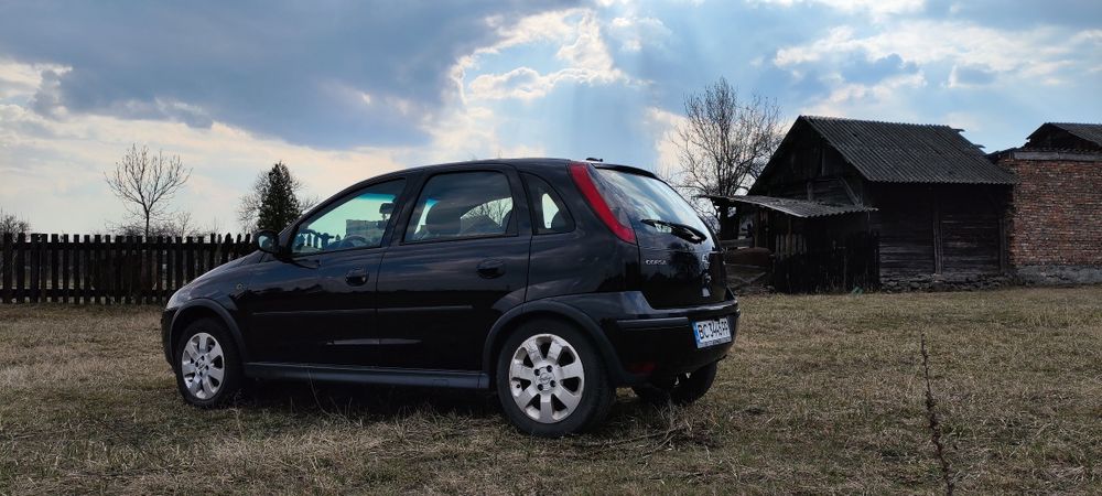 Opel Corsa 1.4 бензин ,2005