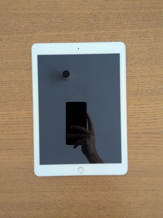Ipad de 5a geracao 128 como novo