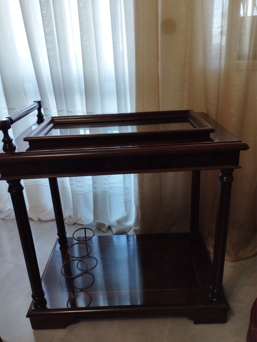 Carrinho de chá raiz de nogueira