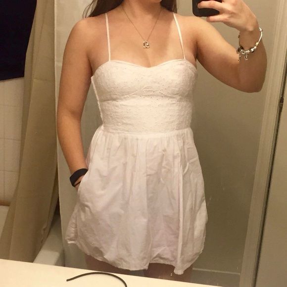 Vestido branco bordado h&m