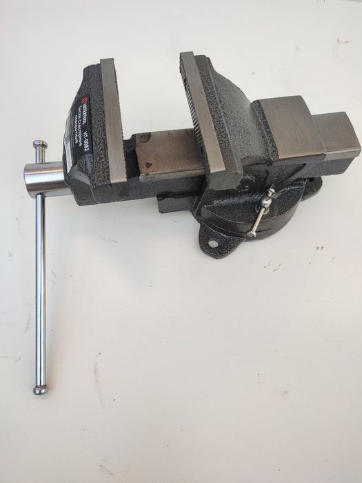 Тиски слесарные поворотные 100. 125. 150 мм  INTERTOOL HT-0081/82/83