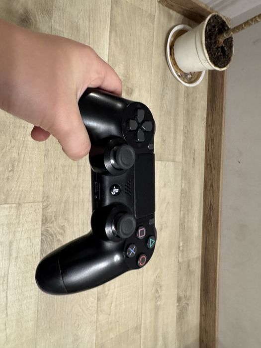 Терміново продається PlayStation 4 pro