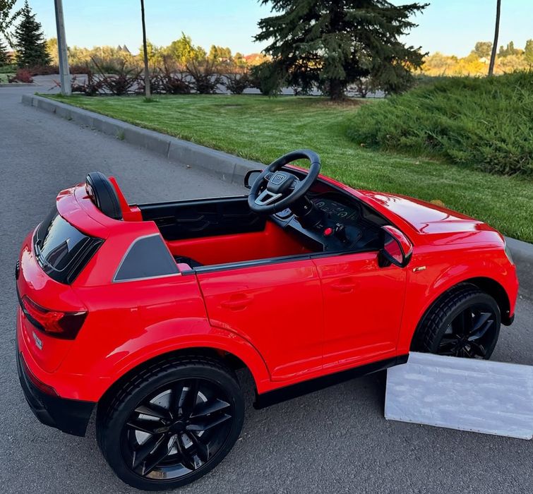 Детский электромобиль Ауди Q7 дитячий електромобіль на ева резині