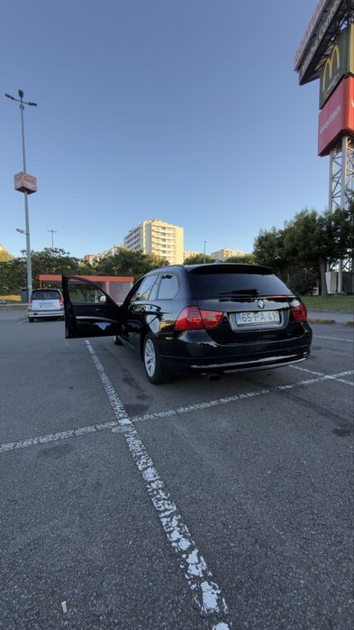 Bmw 318  (Lci) .