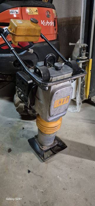 Skoczek, stopa Enar, zagęszczarka. Netto 3750.