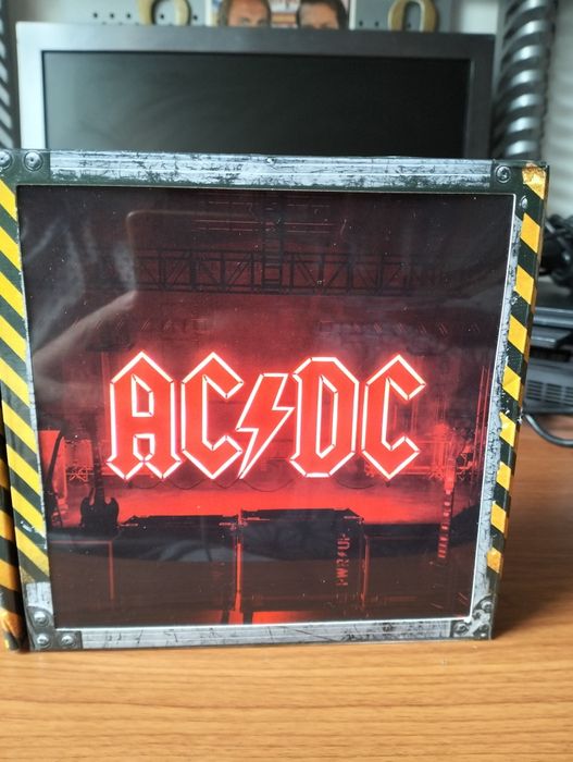 ACDC PWR UP com caixa de música