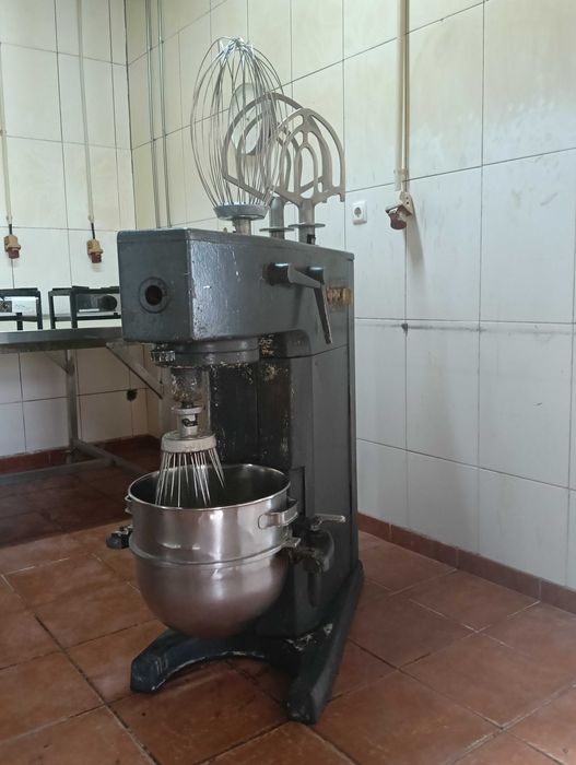Batedeira industrial com acessórios