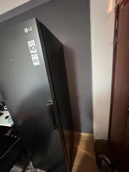 Arca vertical LG GFM61MCCSF (No frost -186 cm -324 L - preto