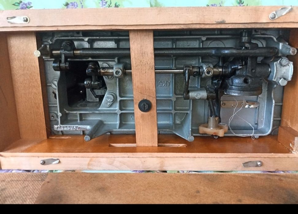 Продається швейна машинка у чемоданчику