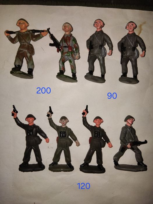 Солдатики.  масса резина.