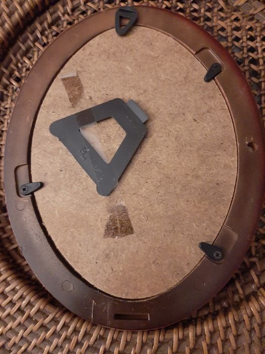 Moldura vintage oval de madeira a Estrear