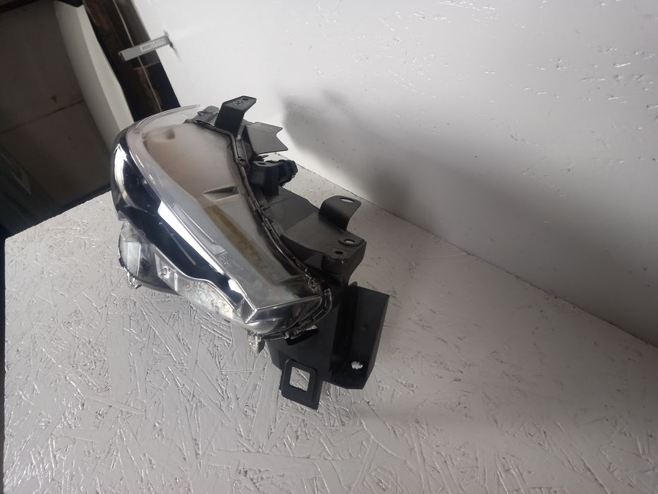 Lampa przednia  prawa do Mazdy CX 5 ll