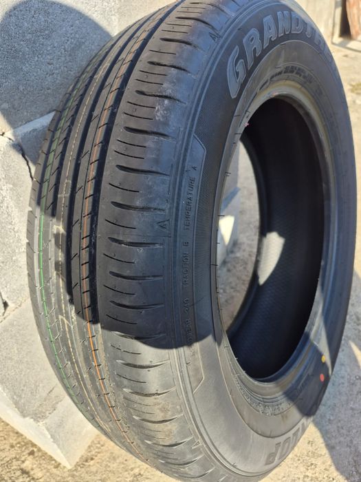 Шини Dunlop Grandtrek PT30