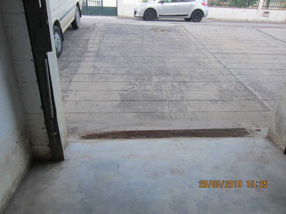 Alugo garagem no centro de Alijó