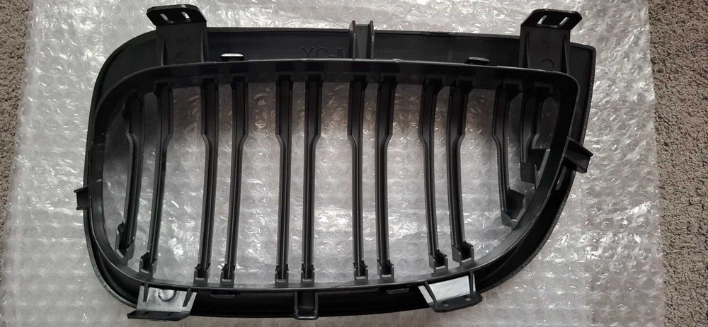 Grelhas BMW Série 1 - tipo M2 - preto brilhante novas.