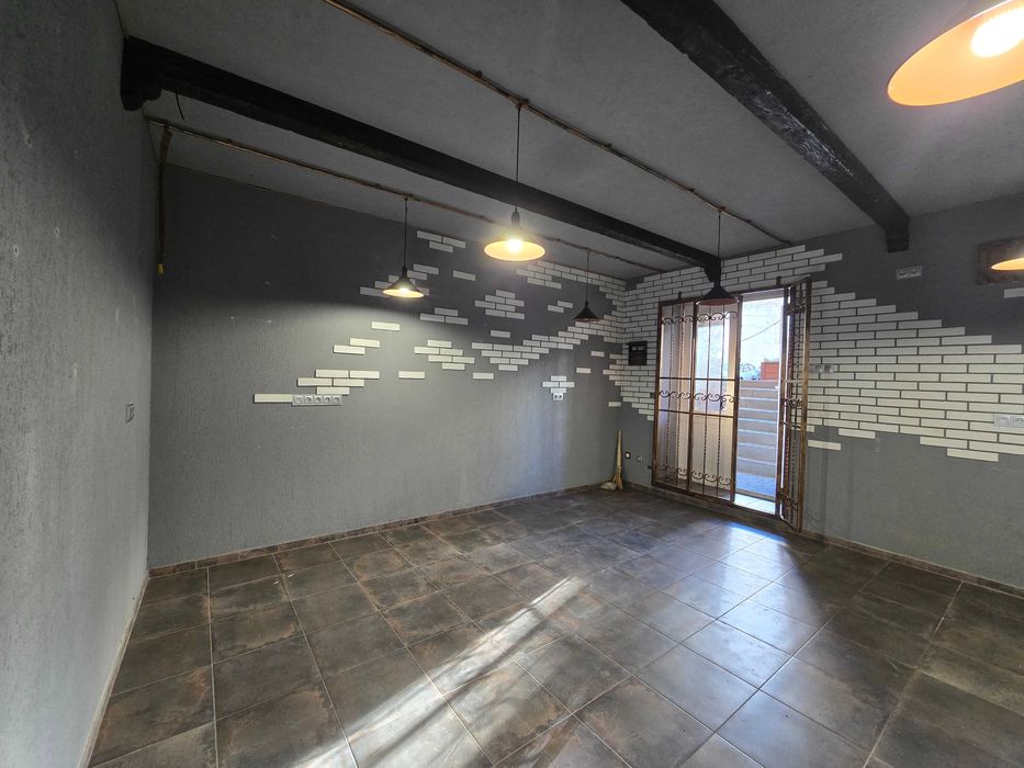 Комерційне приміщення з гарним ремонтом в новому  розвиненому районі!