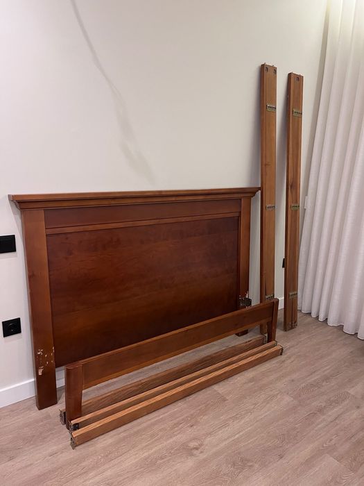 Cama madeira cerejeira cabeceira + estrado carbono + colchão