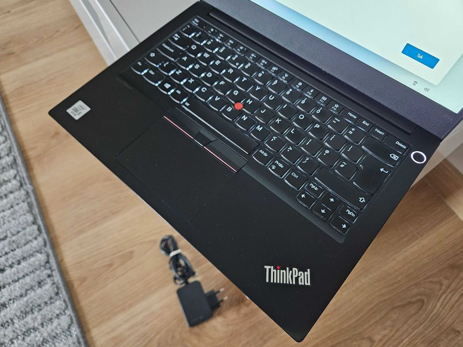 Laptop Lenovo T14 i5 - 10210U RAM 8GB , dysk 256GB SSD - Windows 11