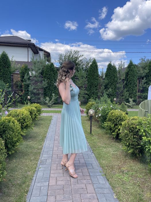Продам вечірню сукню . 3000 грн