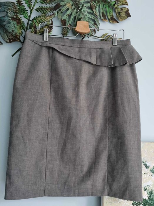 Sprzedam elegancką szarą spódnicę z baskinką