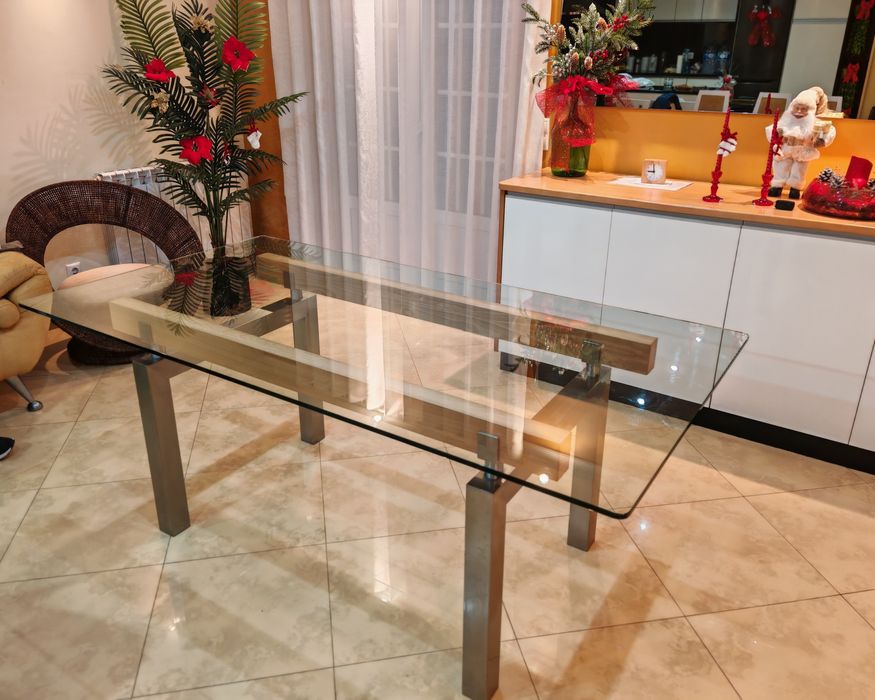 Mesa de jantar em vidro