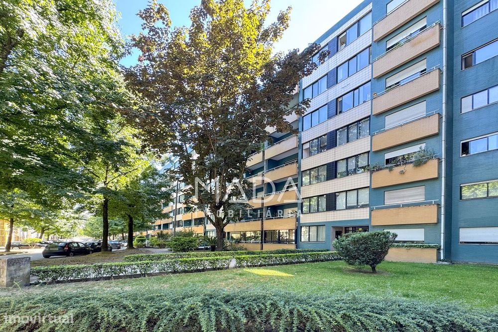 SEMI-RENOVADO Apart. T3 c/garagem na zona da Taberna Belga em Braga