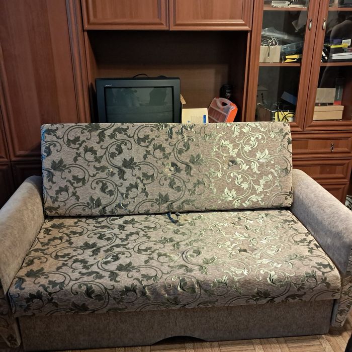 Топер та диван віддам