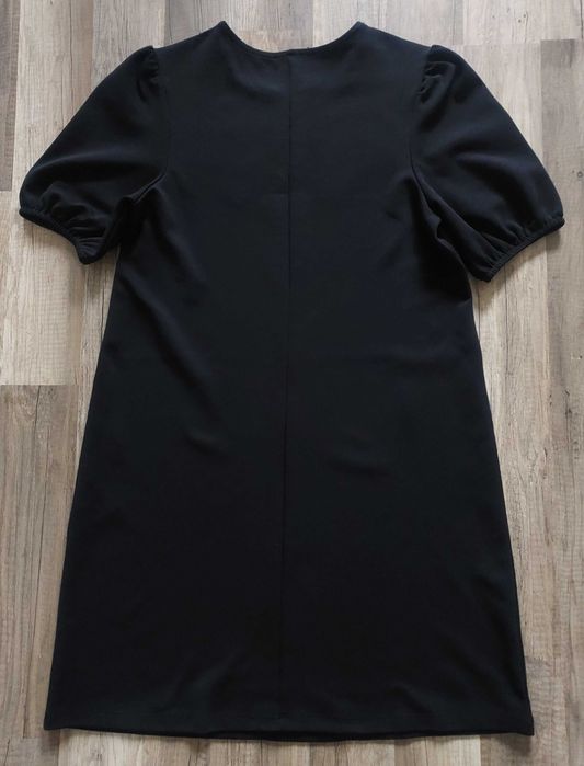 Sukienka z koronkowym kołnierzykiem mała czarna Reserved xs