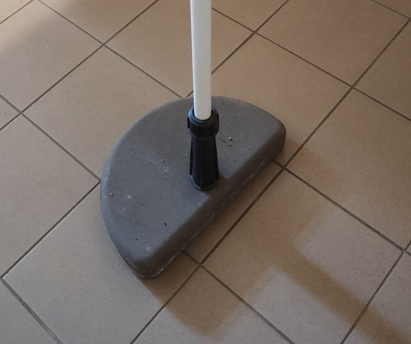 Parasol ogrodowy  z podstawą betonowa