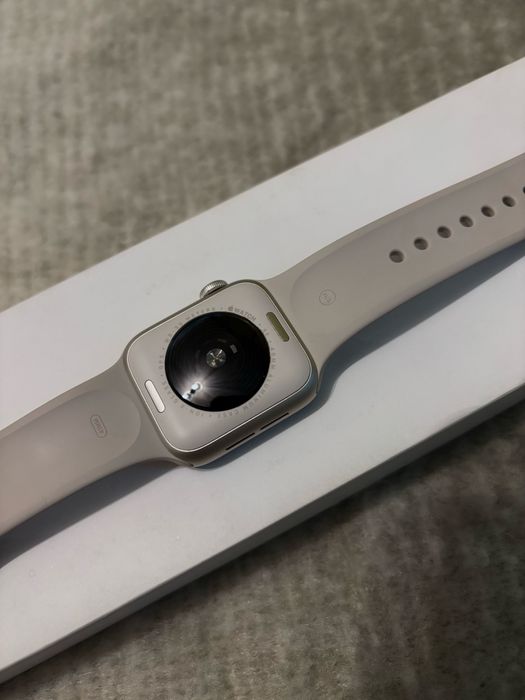 Apple Watch SE (Gen 2) 40mm Starlight