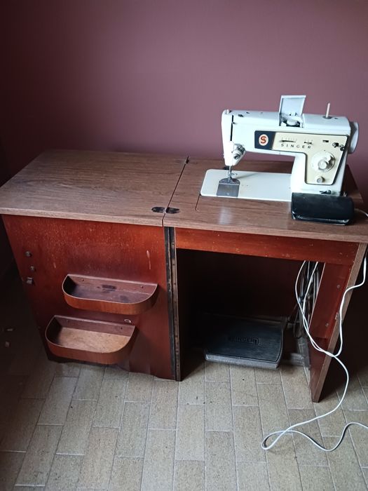 Maquina de Costura original  c/ movel