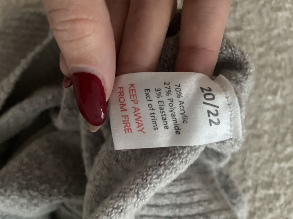 Светр зі спущеними плечима жіночий сірий оверсайз теплий