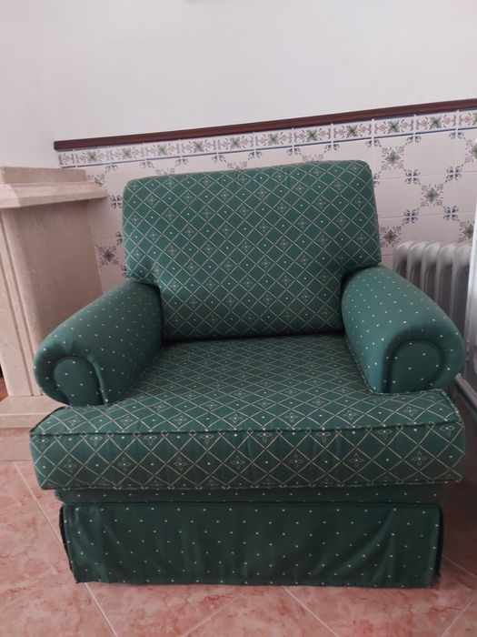 Conjunto de sofás ( 2 poltronas e um sofá de 2 lugares) em ótimo estado como novos