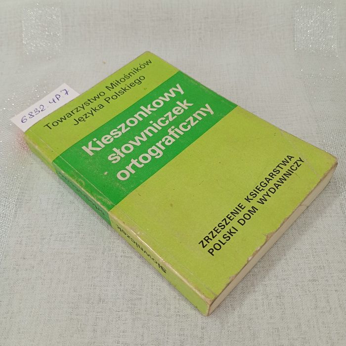 Kieszonkowy słowniczek ortograficzny. Walery Pisare