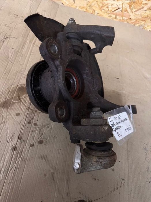 Цапфа поворотна права Volkswagen T4 1990-2003