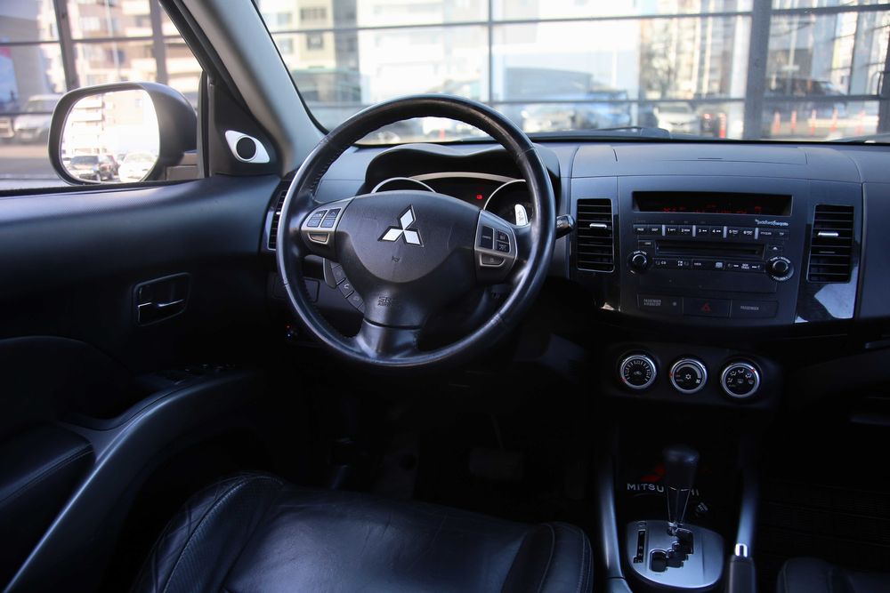 Mitsubishi Outlander XL