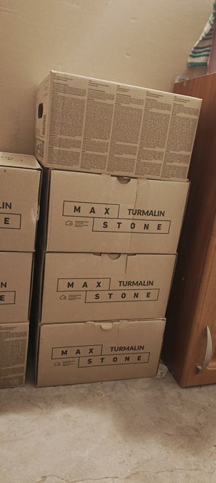 Cegła gipsowa czerwona  z czarną fugą.Turmalin 4 Maxstone