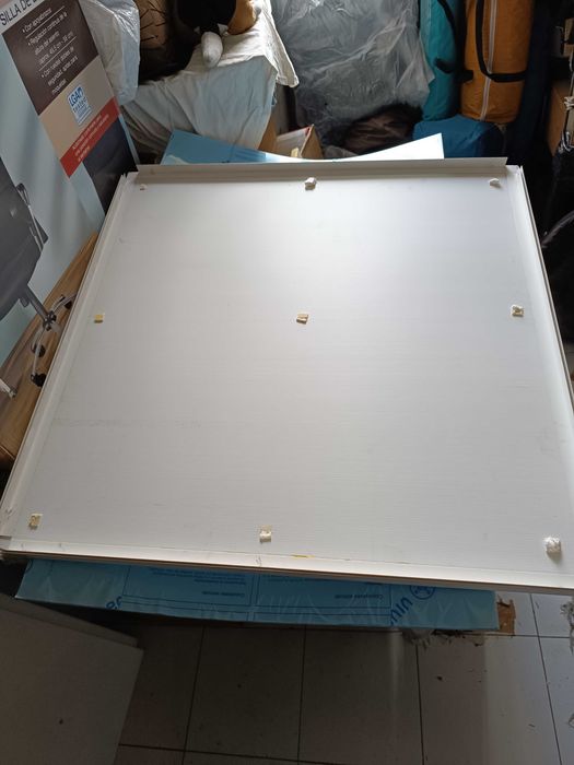 várias Placas Policarbonato Alveolar usadas