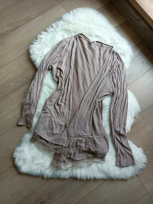 Beżowy kakaowy kardigan tiulowa falbanka S M