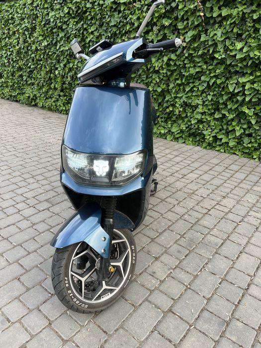 Продам электро скутер по всем вопросам звоните запас хода 70,80