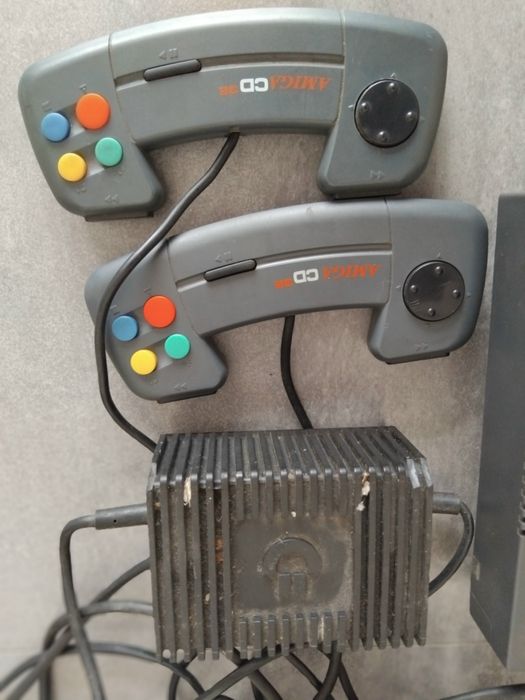 Amiga CD 32 zestaw z grami